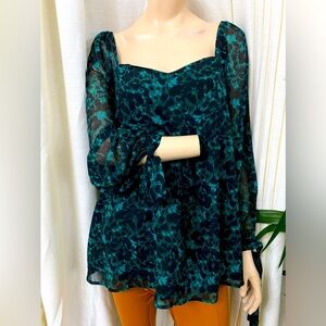 Beautiful Sheer Top by Ingrid & Isabel NWT 😍😍😍